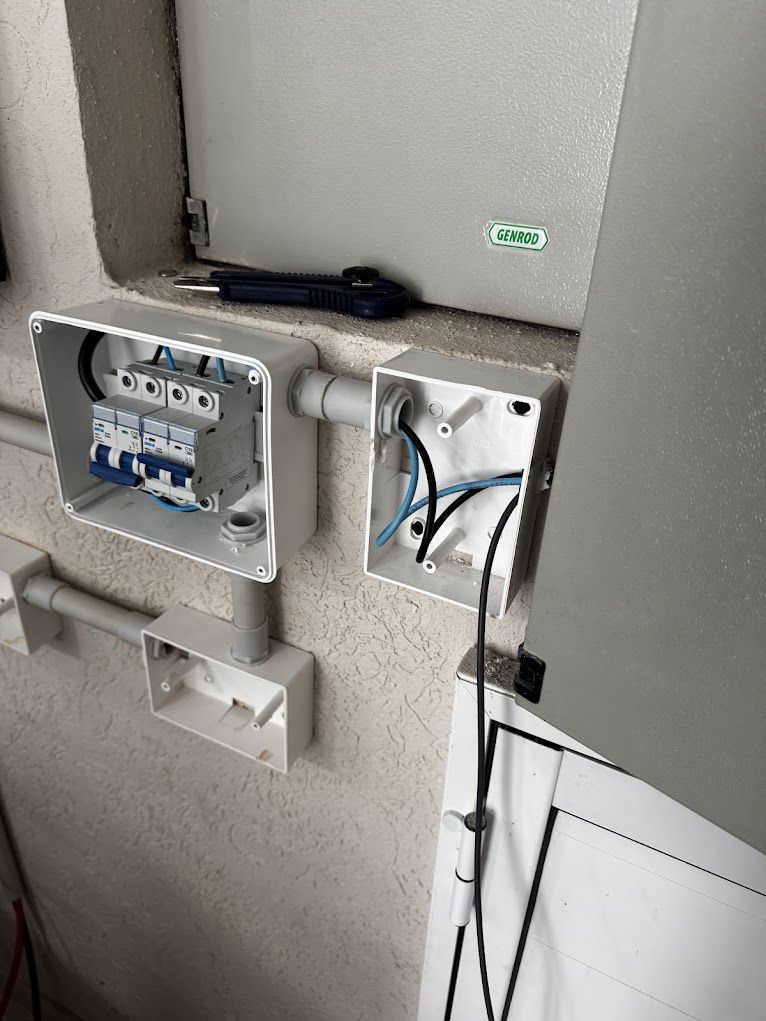 Caja de protecciones eléctricas
