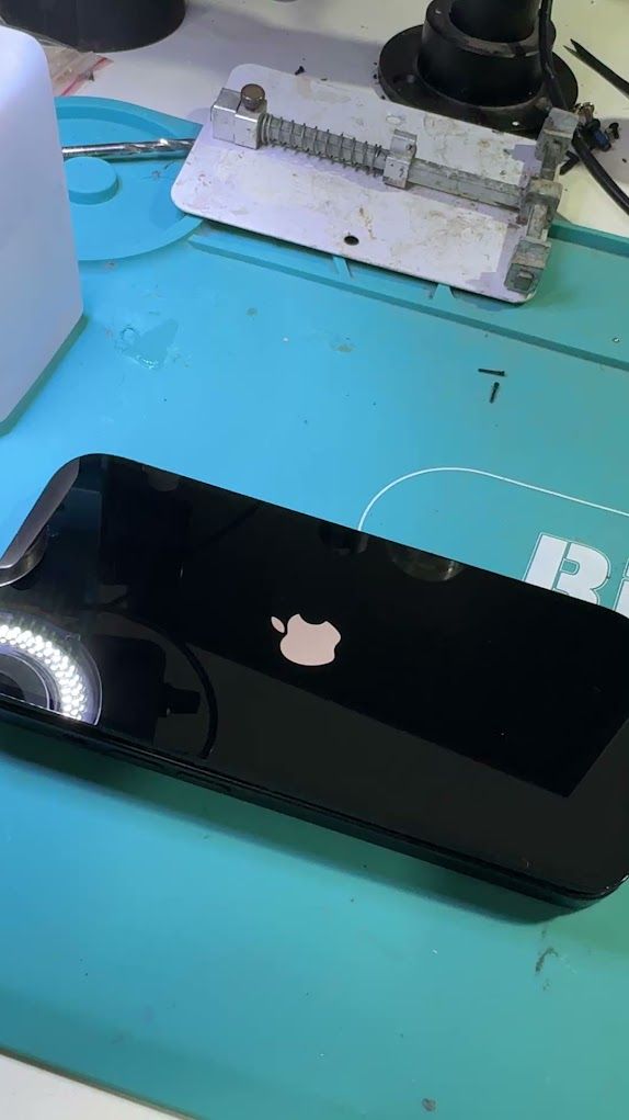Reparación de iPhone en el laboratorio
